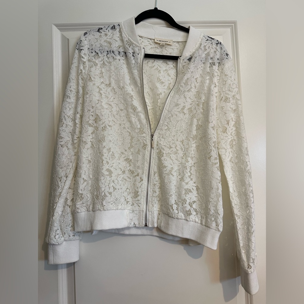 6 Tops sizes small & medium. Some new & some gently used. See description.